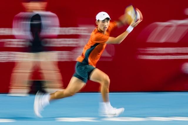 趣体育平台-张奔斗：卢布列夫毕竟世界前5 商竣程反手也惊艳