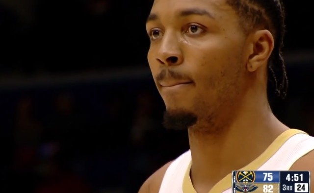 这还了得！奎因弧顶直接抛传 墨菲空中转体180度打板上篮！