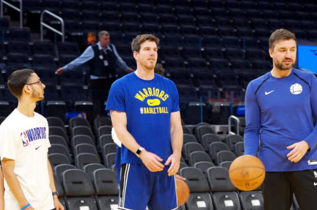 趣体育APP-【专访勇士录像剪辑师】和库里当同事是什么体验？